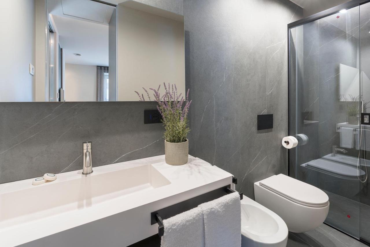 Aera Luxury Suites - 303 304 305 CTA Exterior photo