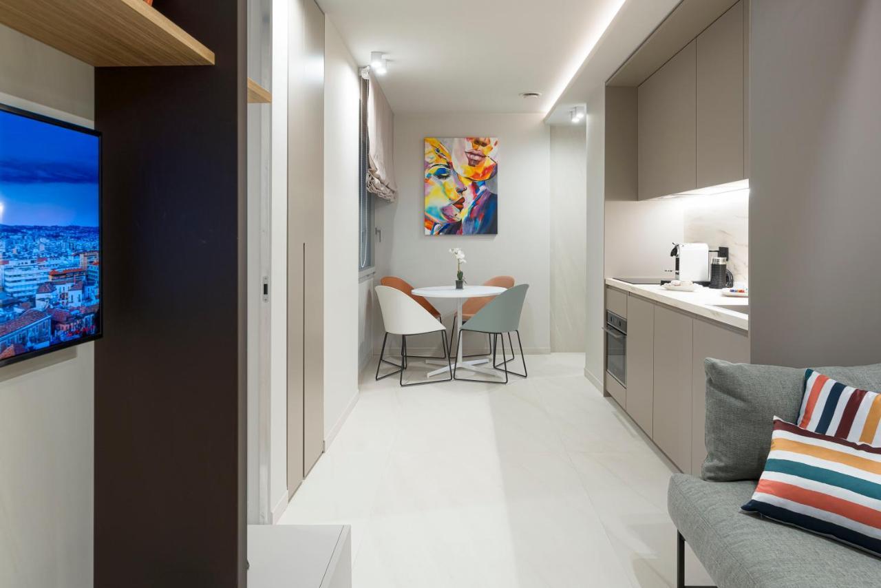 Aera Luxury Suites - 303 304 305 CTA Exterior photo